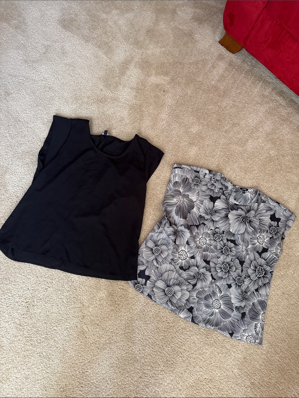 Women's Black Cap-Sleeve Top size large